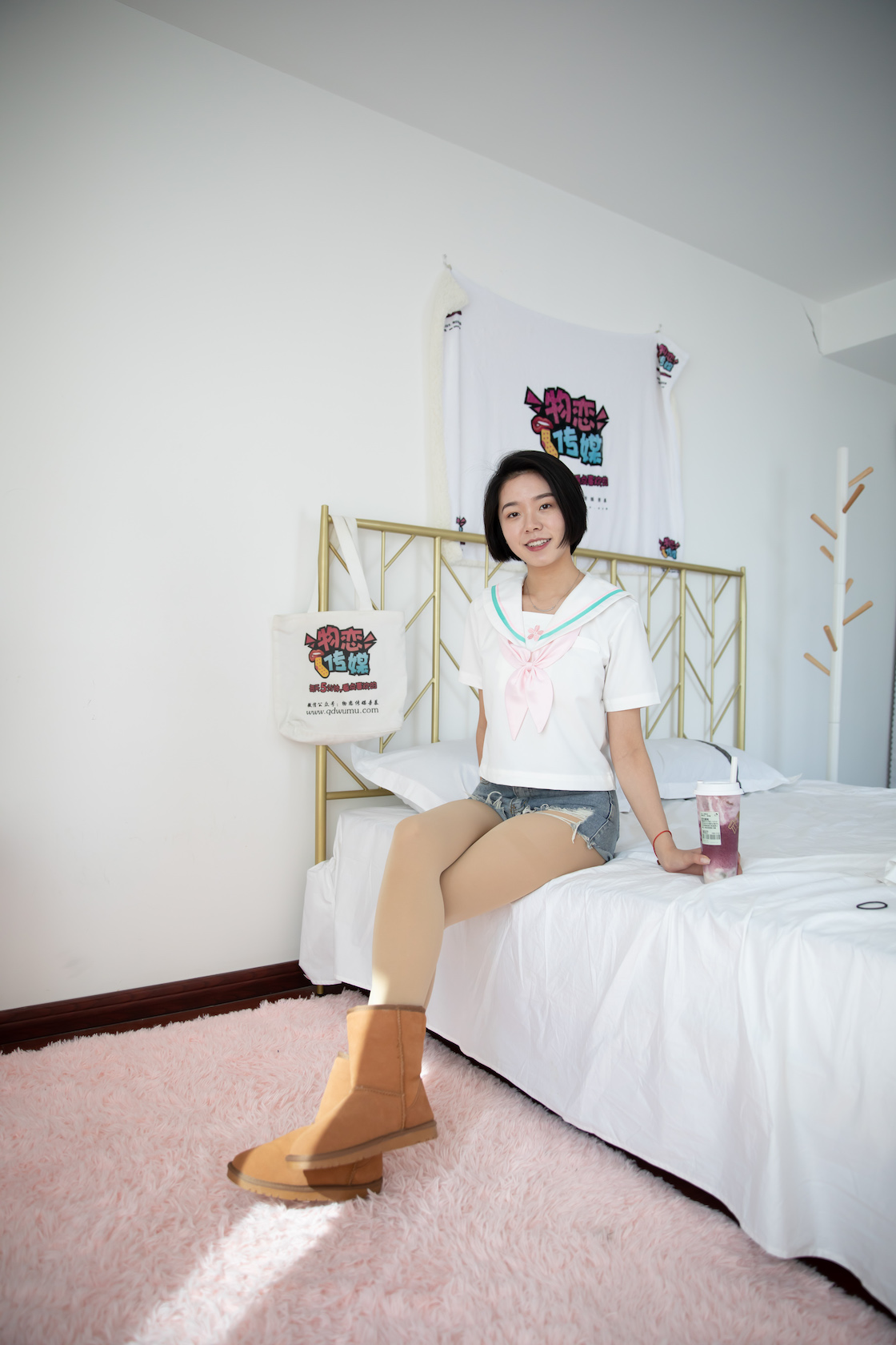 00011英语课本第694章课件.jpg