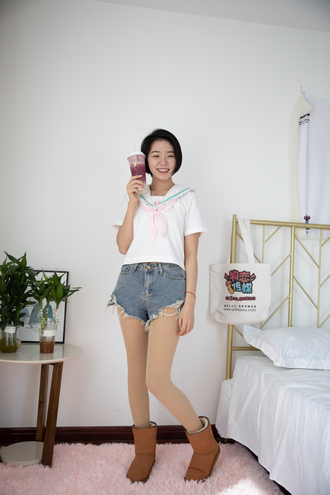 00006英语课本第694章课件.jpg