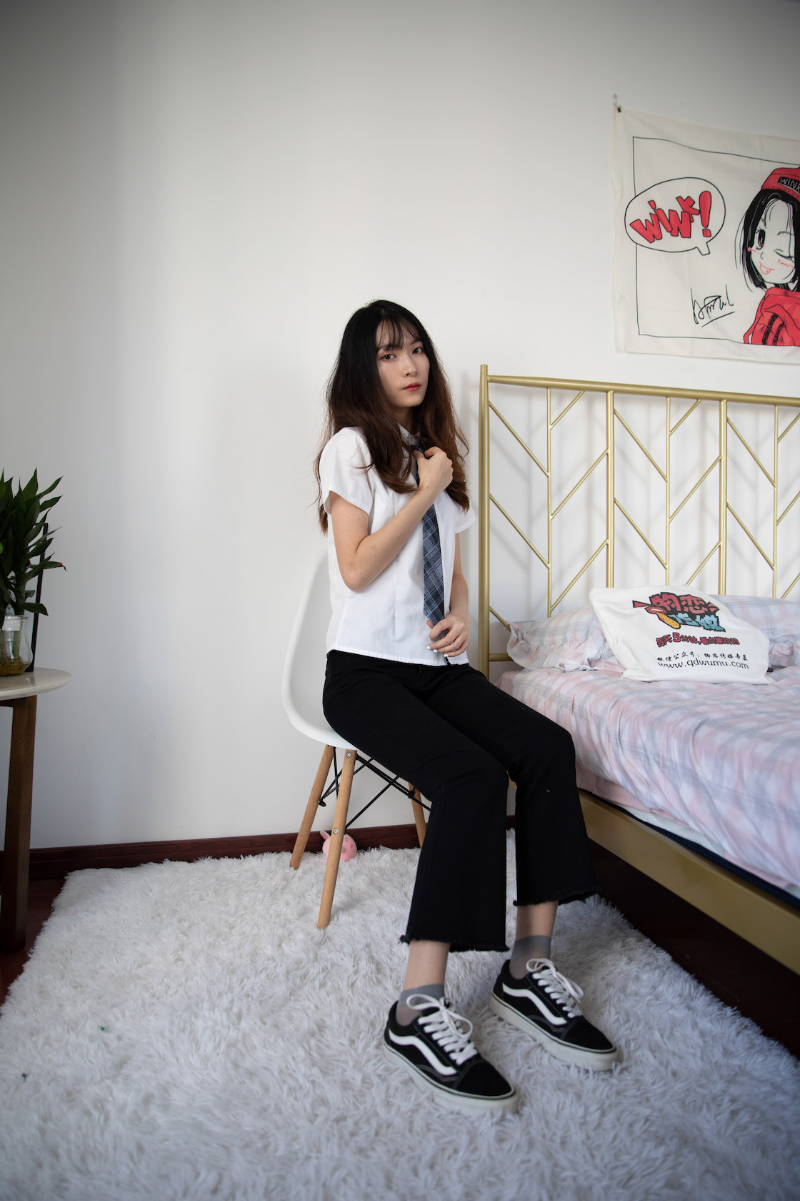 00014英语课本第693章课件.jpg