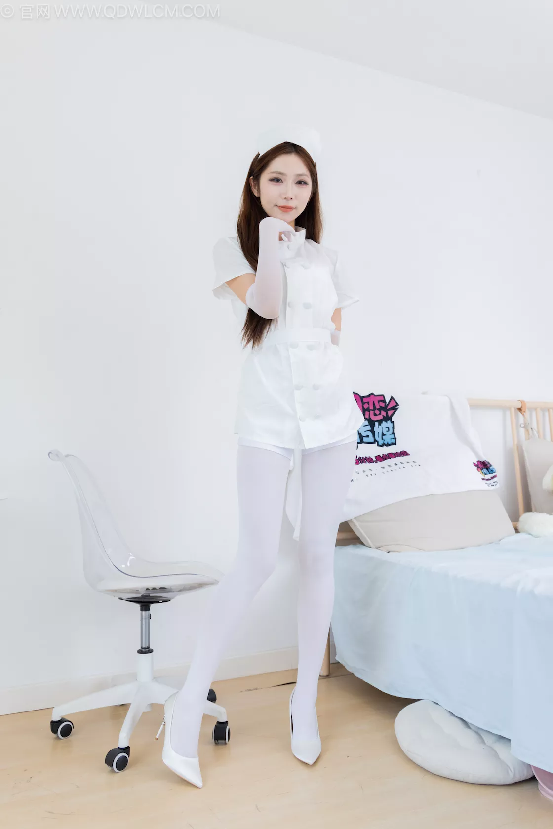 勿恋传媒 2504期：泡泡-高跟鞋、厚白丝、互士服、白丝手套[165P/1V/4.3G]插图