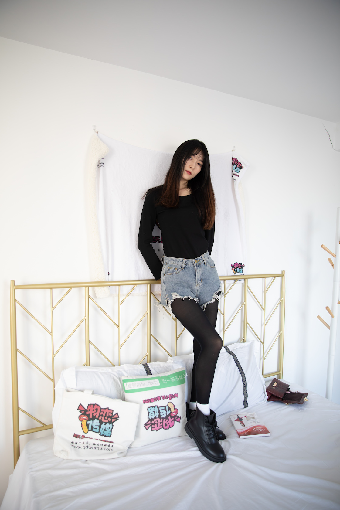 00034英语课本第695章课件.jpg